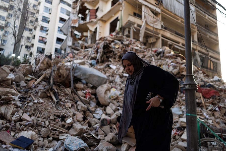 Edificio danneggiato nel luogo in cui l'8 aprile è stato sferrato un attacco israeliano, a Corniche al-Mazraa, a Beirut, in Libano, il 13 aprile 2026. REUTERS/Zohra Bensemra (REUTERS)