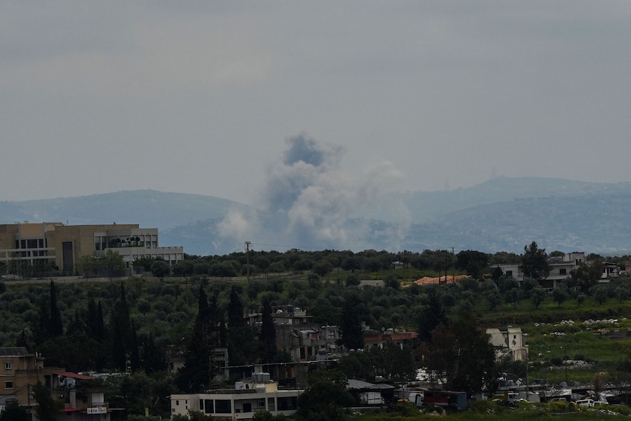 Il fumo che si alza in seguito a un attacco israeliano, visto da Nabatieh, in Libano, il 1° maggio 2026. REUTERS/ Stringer (REUTERS)