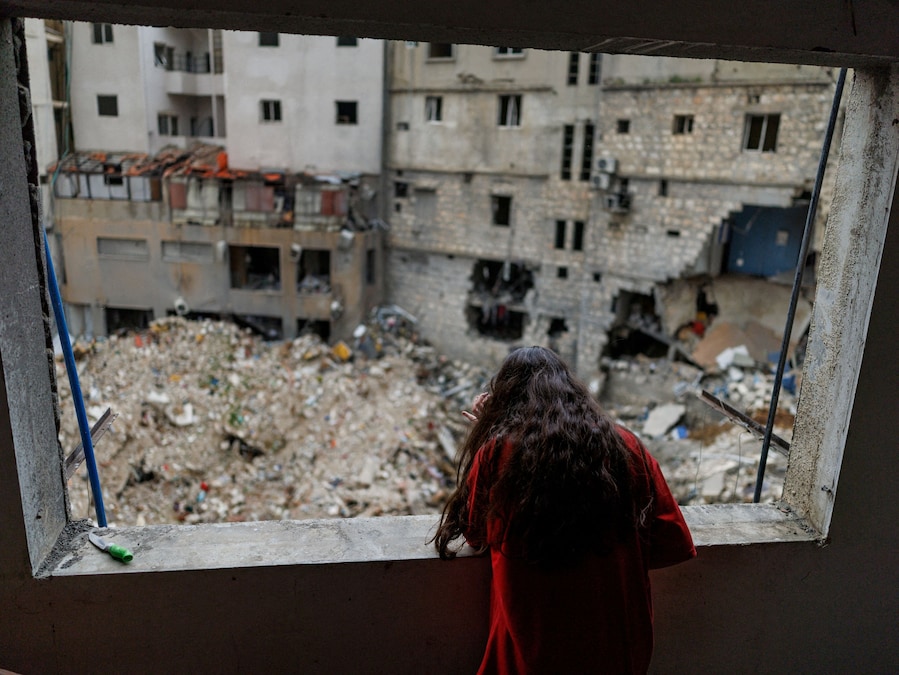 Alaa Dahnoun, 12 anni, che ha raccontato di essere sopravvissuta a un attacco israeliano che l'ha costretta a fuggire con i genitori a Beirut. REUTERS/Zohra Bensemra/Foto d'archivio (REUTERS)