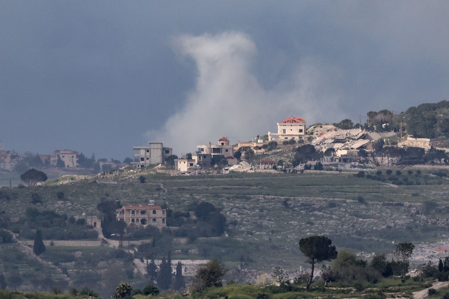 Un'esplosione in Libano, visto dal lato israeliano del confine con il Libano, 3 maggio 2026. REUTERS/Shir Torem (REUTERS)