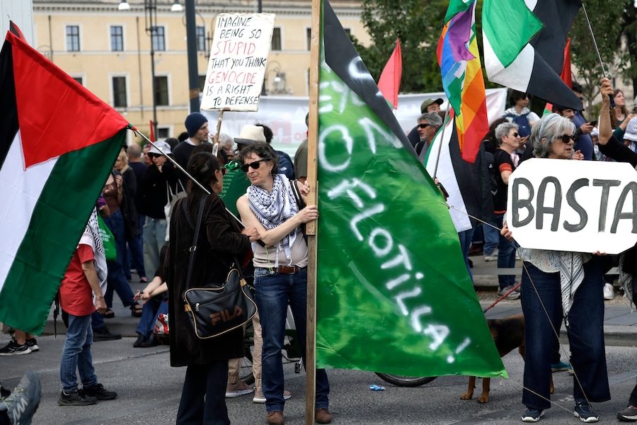 Manifestazione presidio in solidarietà con la Flotilla in piazza dei Cinquecento — Roma— Italia (LaPresse)