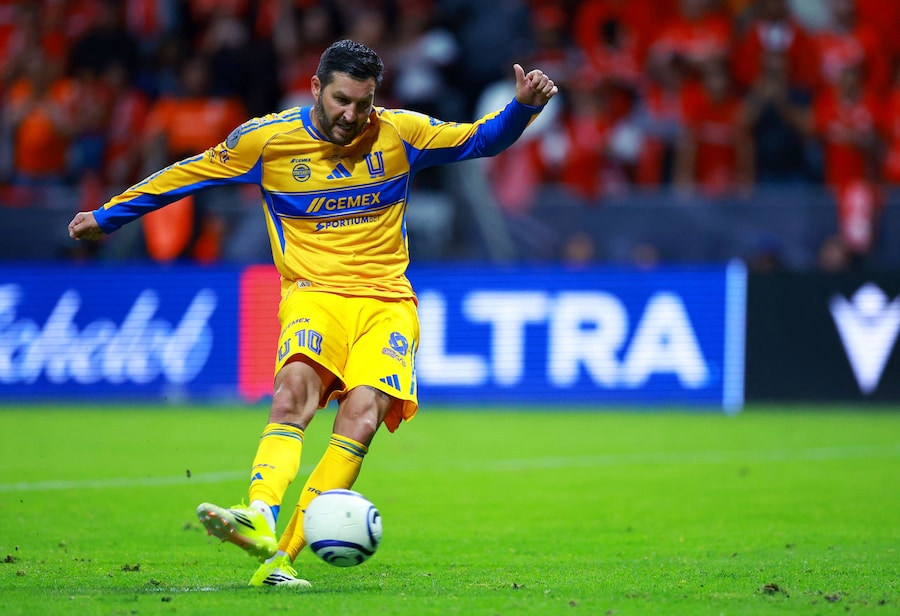 Soccer Football - CONCACAF Champions Cup - Final - Toluca v Tigres UANL - Estadio Nemesio Diez, Toluca, Mexico - May 30, 2026 Tigres UANL's Andre-Pierre Gignac scores a penalty during the penalty shootout REUTERS/Raquel Cunha (REUTERS)