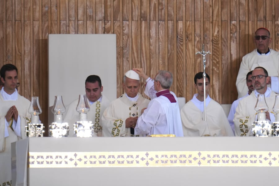 Papa Leone XIV presiede una messa in occasione della festa cattolica del Corpus Domini in Plaza de Cibeles a Madrid, in Spagna, domenica 7 giugno 2026, nel secondo giorno della sua visita apostolica di sette giorni nella Spagna continentale e nelle Isole Canarie. (Foto AP/Manu Fernandez) (Ap)