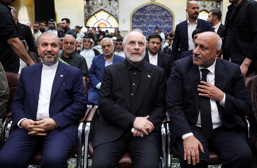 Il presidente del Parlamento iraniano Mohammad Baqer Qalibaf partecipa a una cerimonia per commemorare i 40 giorni dalla sepoltura del defunto leader supremo dell’Iran, l’ayatollah Ali Khamenei, a Karbala, in Iraq, il 20 agosto 2026. REUTERS/Ahmed Saad (REUTERS)