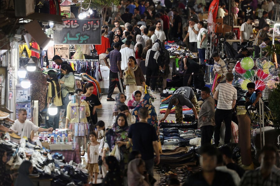 Mercato locale a Bandar Abbas, in Iran, il 25 agosto 2026. Majid Asgaripour/WANA ( (via REUTERS)