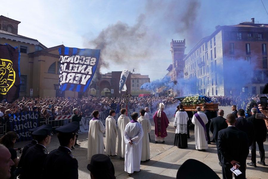 Funerali di Sandro Mazzola presso la Basilica di Sant'Ambrogio, Milano (Italy) September 21 2026 (Photo Claudio Furlan/LaPresse) Sandro Mazzola's funeral at the Basilica of Sant'Ambrogio, Milan (Italy), September 21, 2026 (Photo by Claudio Furlan/LaPresse) (LAPRESSE)