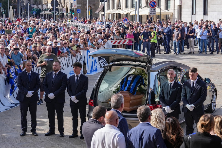 Funerali di Sandro Mazzola presso la Basilica di Sant'Ambrogio, Milano (Italy) September 21 2026 (Photo Claudio Furlan/LaPresse) Sandro Mazzola's funeral at the Basilica of Sant'Ambrogio, Milan (Italy), September 21, 2026 (Photo by Claudio Furlan/LaPresse) (LAPRESSE)