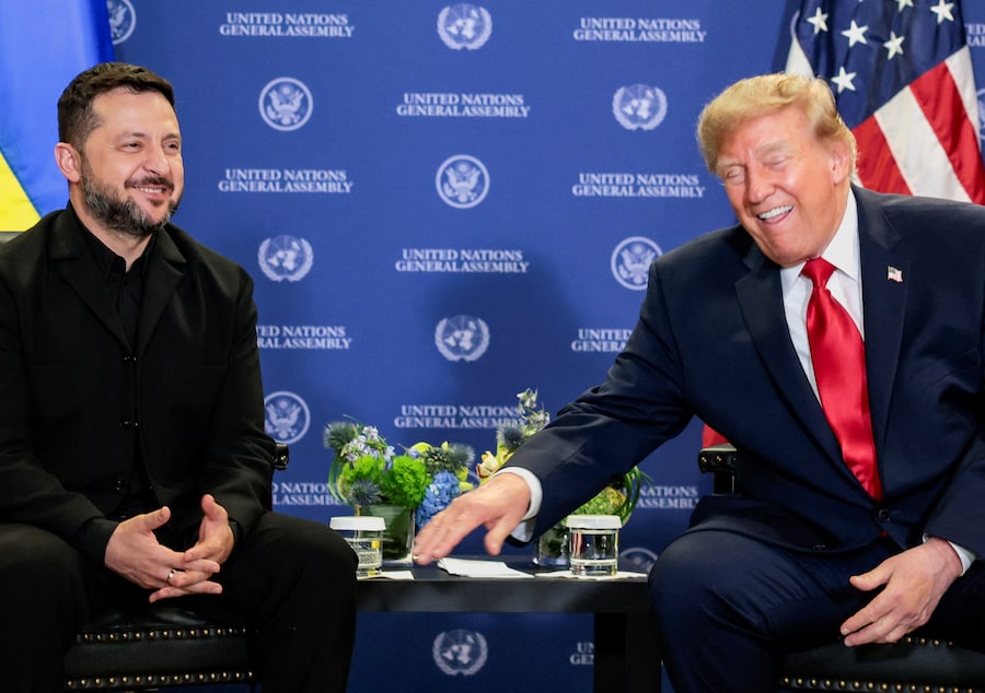 Il presidente degli Stati Uniti Donald Trump e il presidente ucraino Volodymyr Zelenskiy durante il loro incontro nell'ambito dell'81ª Assemblea Generale delle Nazioni Unite (UNGA) a New York (Reuters)
