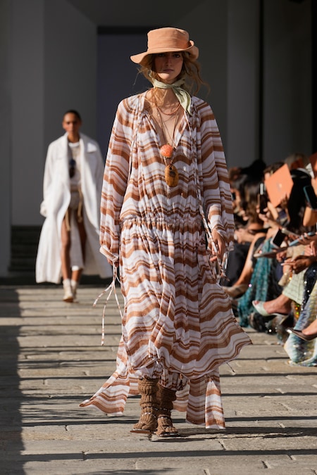 A model wears a creation part of the Missoni women's Spring-Summer 2027 collection, presented in Milan, Italy, Wednesday, Sept. 23, 2026. (AP Photo/Luca Bruno) (APN)