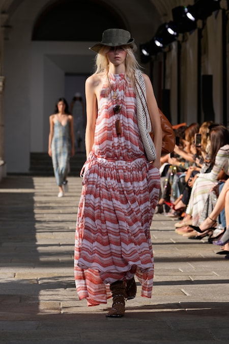 A model wears a creation part of the Missoni women's Spring-Summer 2027 collection, presented in Milan, Italy, Wednesday, Sept. 23, 2026. (AP Photo/Luca Bruno) (APN)