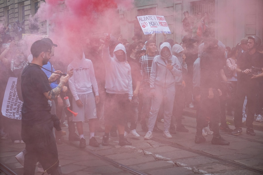 Disordini tafferugli e cariche della Polizia durante la manifestazione Italia in Piazza, Milano, 17 Ottobre 2026. (Ansa)