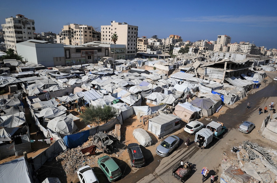 Palestinesi sfollati vivono in un campo tendato nella città di Gaza, 28 ottobre 2026. REUTERS/Dawoud Abu Alkas (REUTERS)