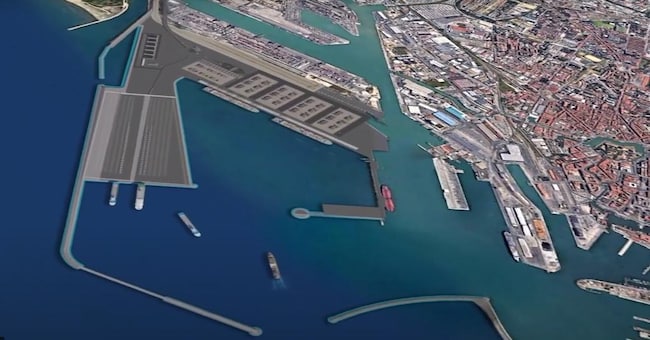 Autorità portuale pronta a firmare il contratto d’appalto  da 377,4 milioni  per la prima fase della Darsena Europa (in grigio nella foto)