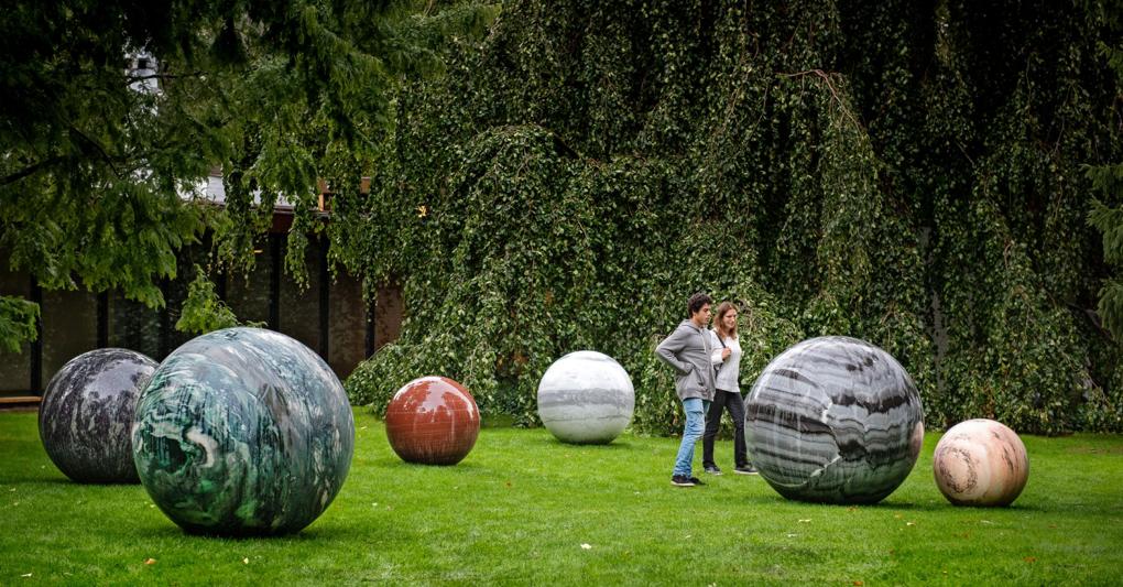 Veduta della mostra “The Moon - From inner worlds to outer space” al Louisiana Museum of Modern Art in Danimarca dal 13 settembre 2018 al 20 gennaio 2019, Courtesy Louisiana Museum of Art 
