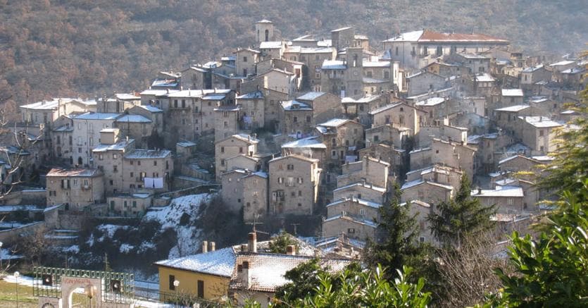 Week End Naturalistico Alla Scoperta Del Lago Di Scanno Il Sole 24 Ore