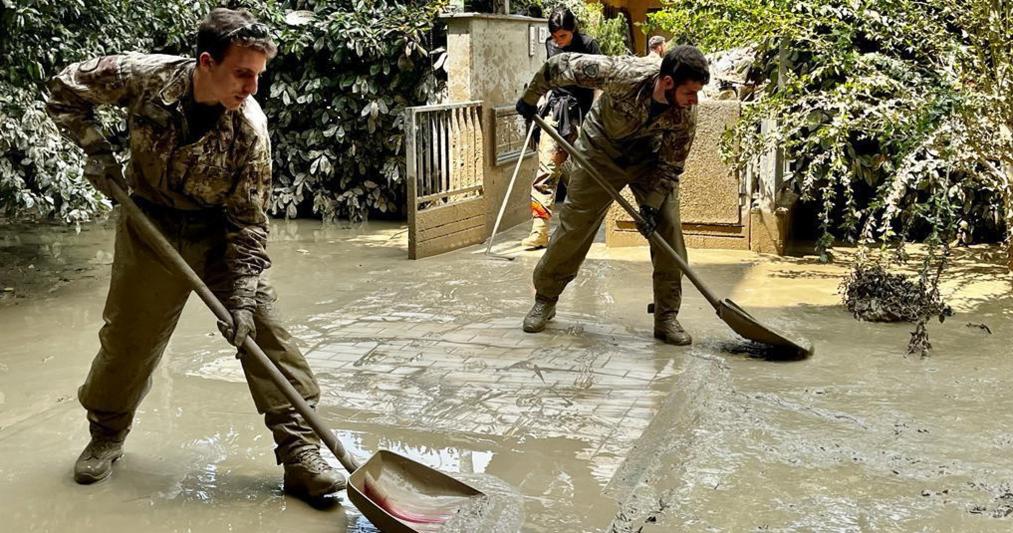 Gli interventi dell’Esercito nella zone colpite dall’alluvione in Romagna. (ANSA/UFFICIO STAMPA ESERCITO ITALIANO) 