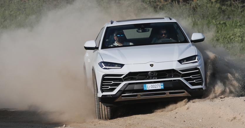 Lamborghini Urus Р±РµР»С‹Р№