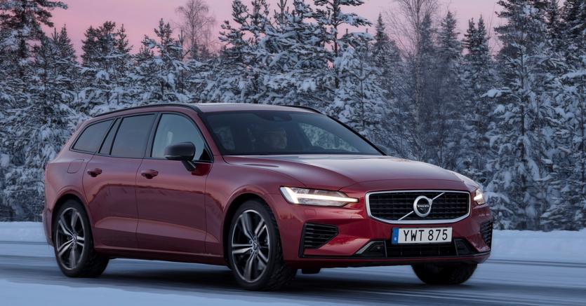 Auto Ibride Plug In Volvo V60 T8