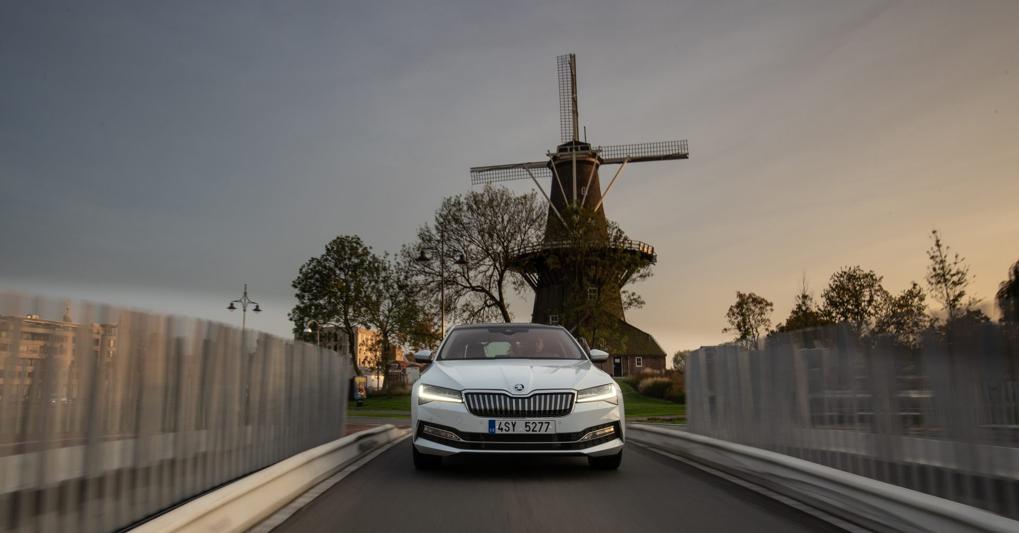 Skoda Superb IV Prova su strada della ibrida plug in Il Sole 24 ORE