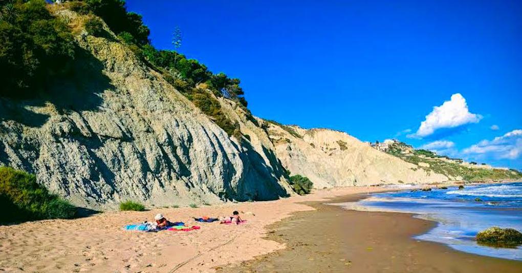 Le falesie in marna della spiaggia cittadina 