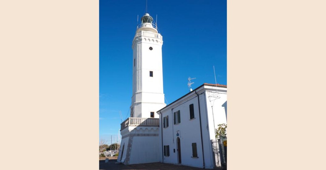 Il faro e la palata del Porto canale tra calafati e pescatori - Il Sole ...