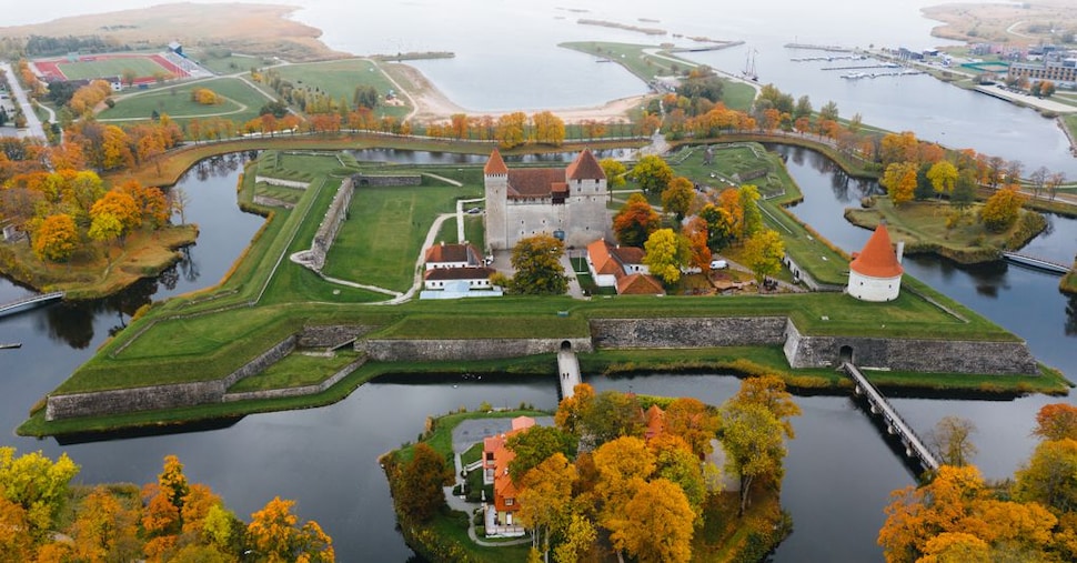 Fascino, avventura e colori dell’autunno a Tallinn