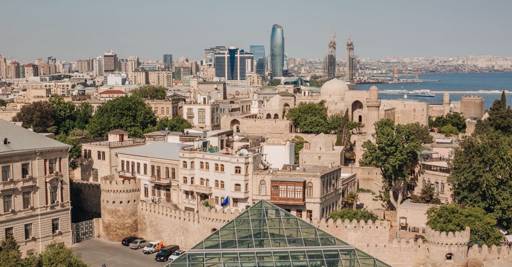 Azerbaijan tra il Caspio e il Gran Caucaso in cerca di tradizioni millenarie e vulcani di fango Azerbaijan tra il Caspio e il Gran Caucaso in cerca di tradizioni millenarie e vulcani di fango
