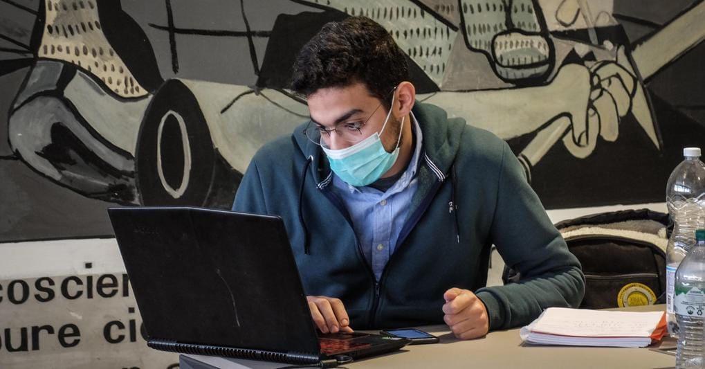Coronavirus Ultime Notizie Chiuse Scuole E Universita Dubbi Del Comitato Scientifico Partite A Porte Chiuse Borrelli 28 Morti E 116 Guariti In Piu Il Sole 24 Ore