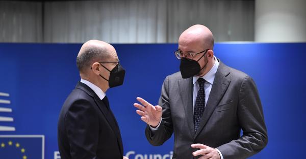 Olaf Scholz e Charles Michel (Ap)
