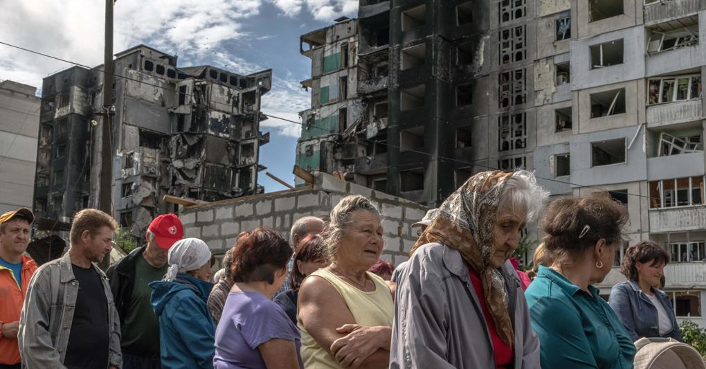 Borodoyanka, civili in fila per gli aiuti umanitari (Epa) 