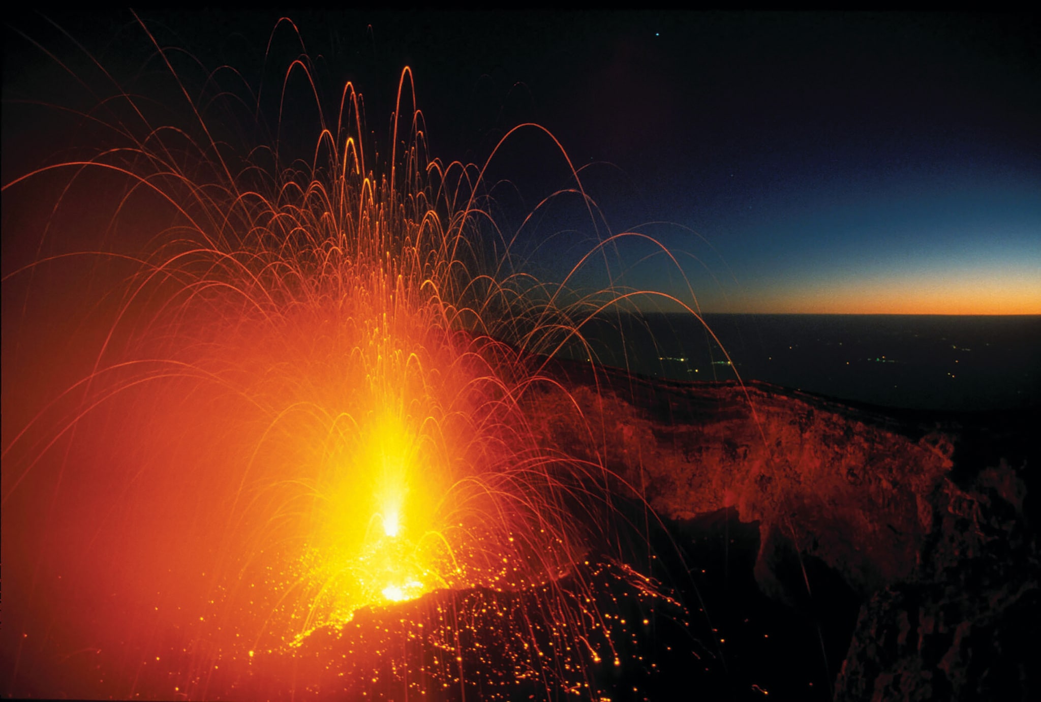 https://i2.res.24o.it/images2010/Editrice/ILSOLE24ORE/ILSOLE24ORE/Online/Immagini/ArticoliLive/2024/11/Etna.jpg