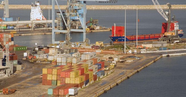 Una veduta del porto di Ancona (Ansa)
