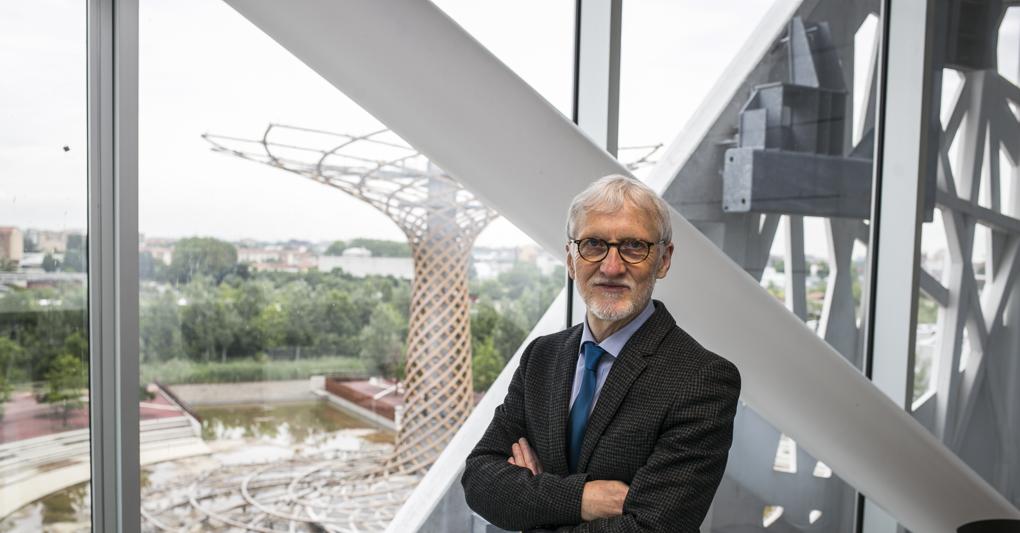 Iain Mattaj è nato nel 1952 a St. Andrews, in Scozia. Prima di arrivare in Italia è stato direttore generale del Laboratorio europeo di biologia molecolare 
