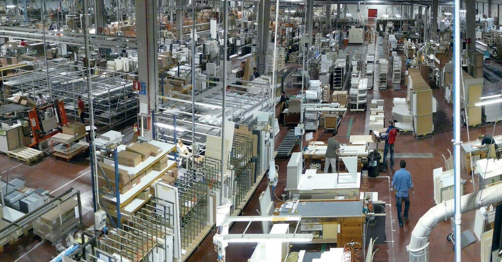 Interno dello stabilimento Snaidero a Majano (Udine) 