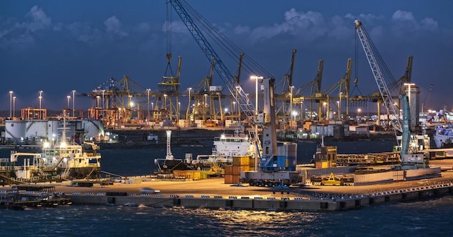 A Livorno, 550 milioni di risorse pubbliche destinate a un progetto che secondo le previsioni raddoppierà i traffici commerciali dell'area.  