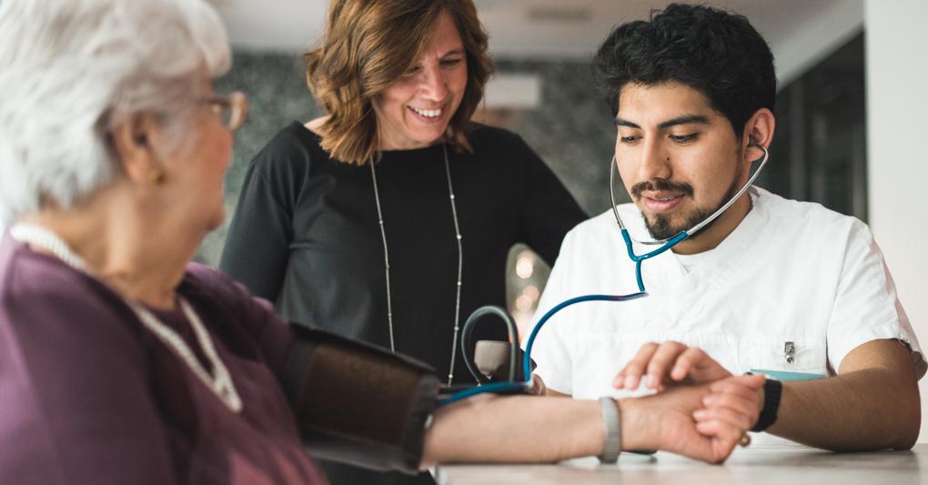 Una visita domiciliare  di un medico  del network Epicura  
