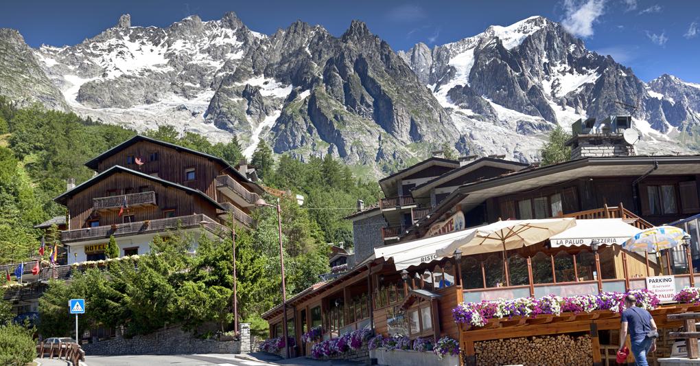 La montagna è una sfida  per il tema della sostenibilità da diversi punti  di vista a cominciare  dal cambiamento climatico.  