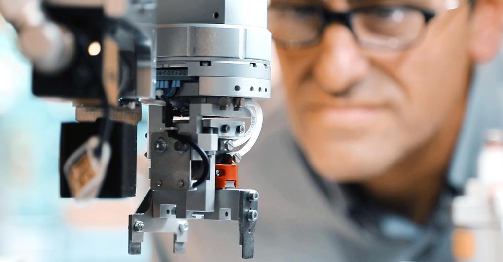 La società è specializzata nella produzione di macchine e linee complete per l’automazione e il testing su semiconduttori 