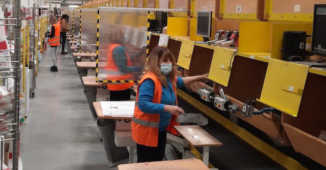 Piattaforma logistica. La fase di selezione dei colli prima della spedizione