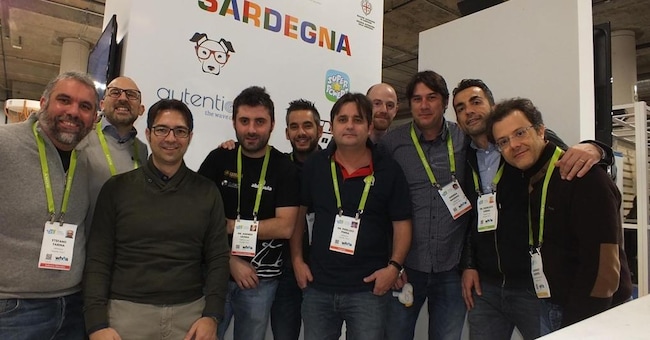  Il gruppo di lavoro di Abinsula che ha appena siglato una partnership con il gruppo cinese XPeng per la fornitura di tecnologia destinata alle auto elettriche