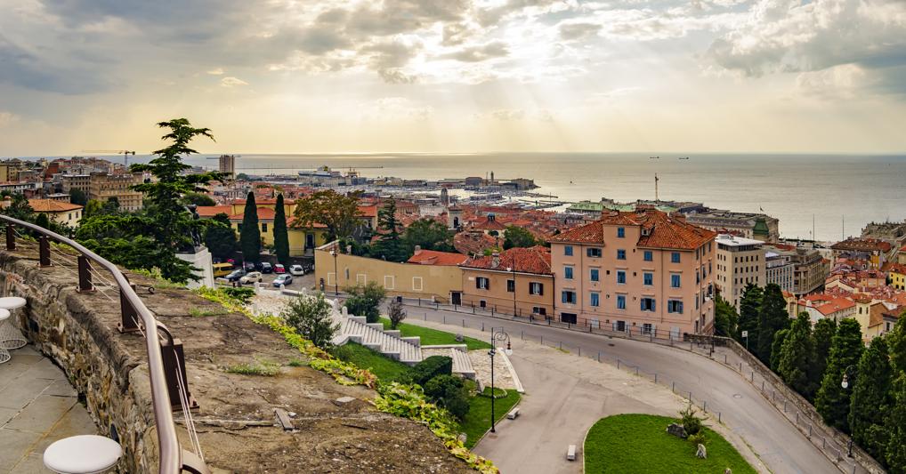 Le scelte. In città come Padova, Verona e Trieste (foto) si punta soprattutto ad ampliare la prima casa, anche perché le zone offrono l'opportunità di spazi verdi  