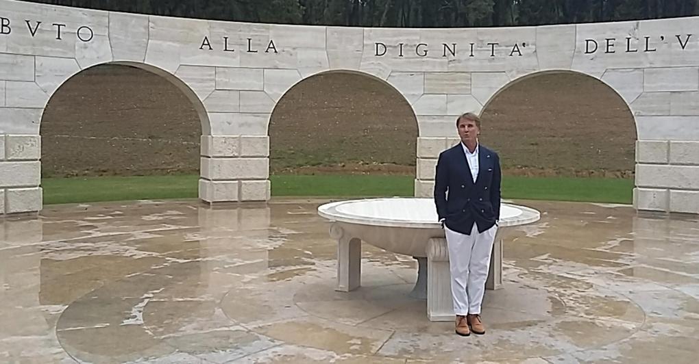Brunello Cucinelli  ha allestito uno spazio nel Parco della Bellezza, nel borgo di Solomeo 