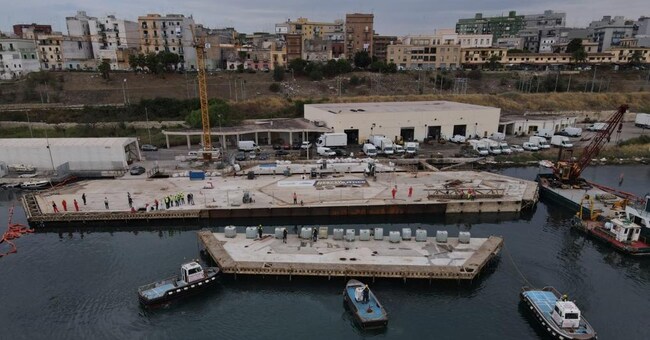 Da bonificare.Il mercato ittico galleggiante rimosso dai fondali del primo seno del Mar Piccolo