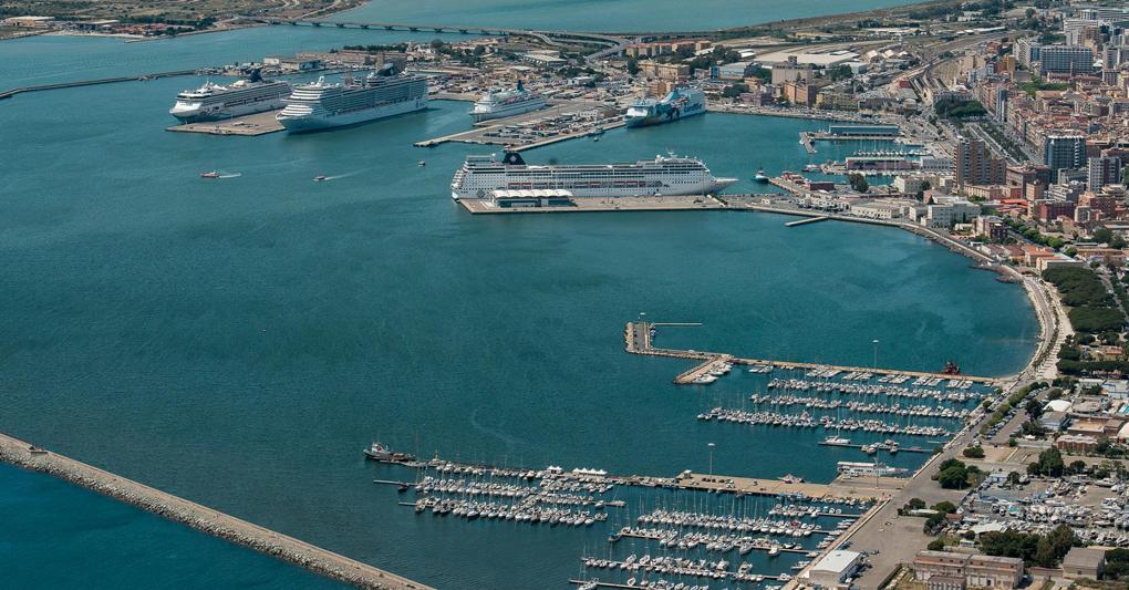  Veduta del porto di Cagliari 