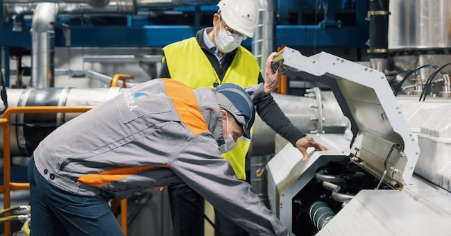 La finlandese Wärtsilä sta sperimetando e realizzando motori per navi capaci di funzionare con vari carburanti: idrogeno, metanolo, ammoniaca, biodiesel e biogas. A seconda del fuel utilizzato, però, si presentano problemi da risovere. E vanno dai grandi volumi necessari per stoccare l’idrogeno, alla tossicità dell’ammoniaca in caso di fuoriuscite dai serbatoi