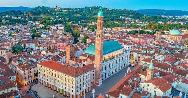 Record. La lista nera degli edifici fantasma mappati da Confartigianato veneto conta numeri da capogiro: nel Vicentino sono 1.163 (foto, la città di Vicenza)