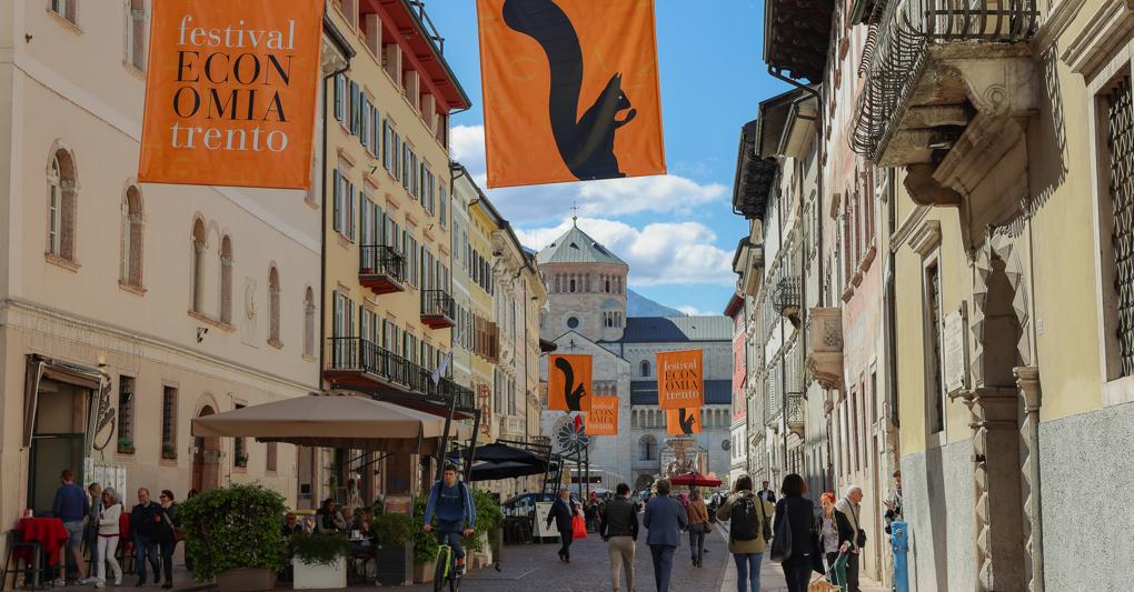L'altra platea. Si accende la seconda edizione del FuoriFestival dell'Economia di Trento: il palinsesto pensato e dedicato al pubblico dei giovani e delle famiglie, parallelo alla programmazione scientifica 