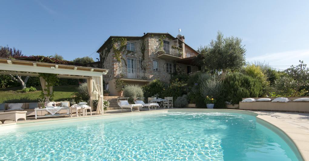 Ville e dimore. Emma Villas gestisce 550 ville e appartamenti,  di cui 200 in Toscana, tutti in esclusiva  