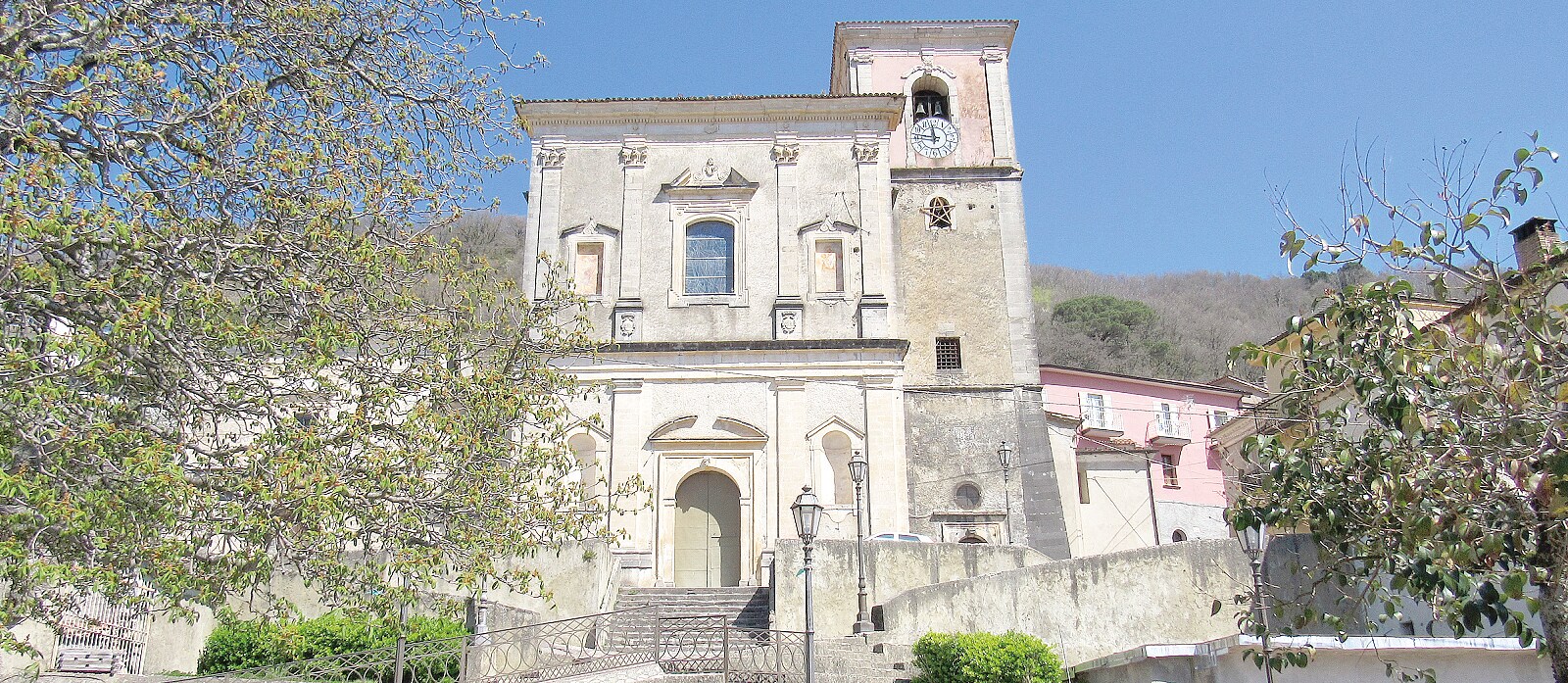 Borghi. Il comune di Scigliano è stato di recente meta di numerose delegazioni di viaggiatori alla ricerca delle proprie origini 
