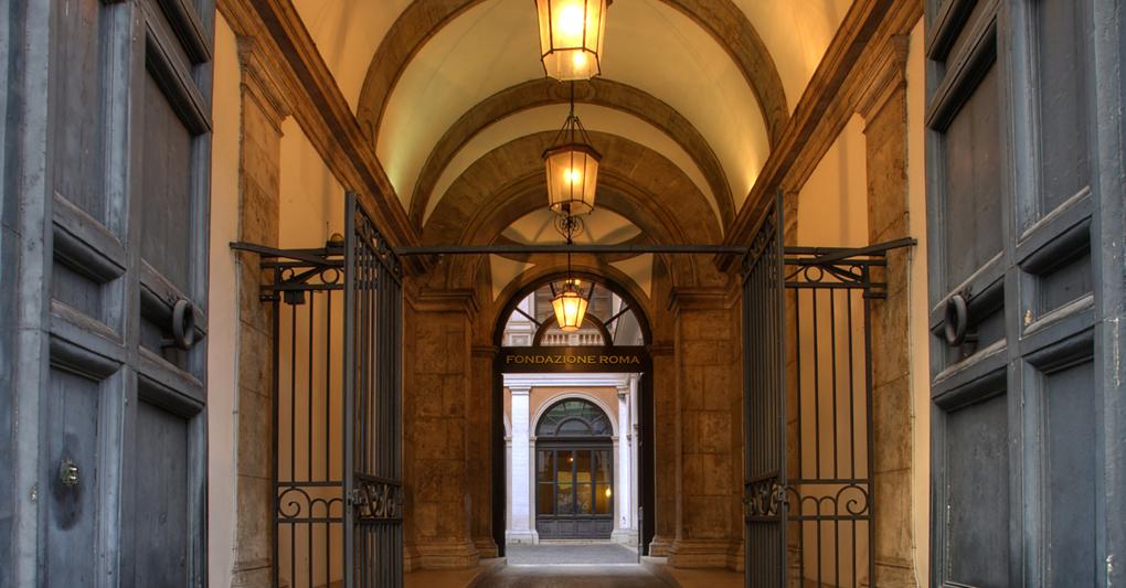 Palazzo Sciarra a Roma.  La sede della Fondazione Roma nella capitale , la sesta fondazione italiana per patrimonio 